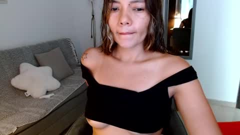 Snapshot of priscila_black chatting on May 27, 5:54 pm Marcela online show from May 27, 5:54 pm