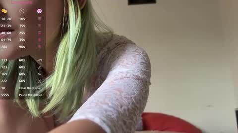 Oli online show from May 13, 8:06 pm