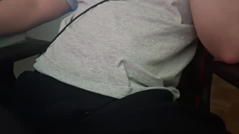 Snapshot of pryli27 chatting on March 27, 11:26 pm pryli27 online show from March 27, 11:26 pm