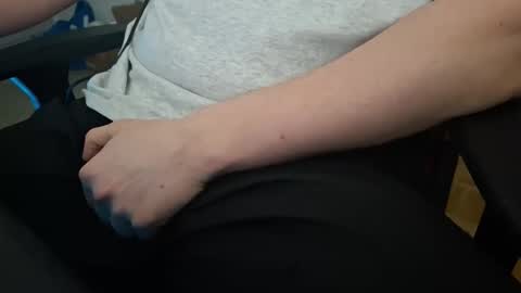 Snapshot of pryli27 chatting on April 4, 10:40 pm pryli27 online show from April 4, 10:40 pm