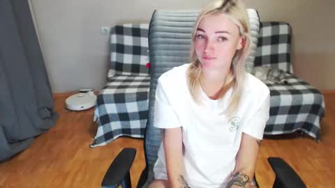 Polly online show from December 4, 1:31 pm