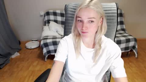 Polly online show from February 15, 1:09 pm