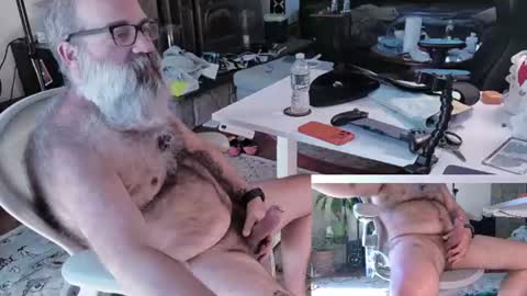 Snapshot of pupnpapa chatting on June 24, 2:27 pm Pup And Papa bear online show from June 24, 2:27 pm