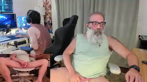 Snapshot of pupnpapa chatting on July 2, 1:49 am Pup And Papa bear online show from July 2, 1:49 am