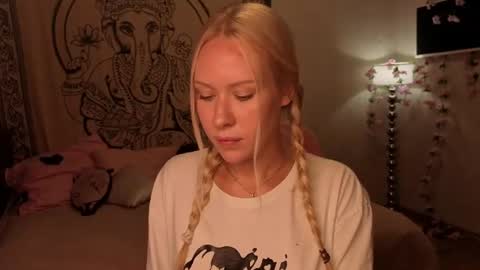Megan online show from August 4, 1:36 pm