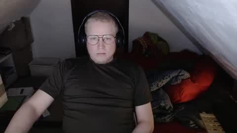 Snapshot of pussylovercb chatting on March 2, 9:32 pm pussylovercb online show from March 2, 9:32 pm