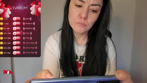 L online show from March 25, 4:57 pm