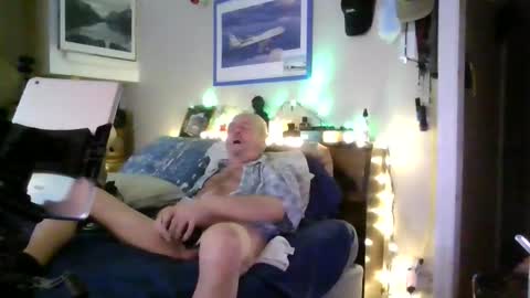 Snapshot of quantumorator chatting on February 27, 8:03 am Quantum Orator online show from February 27, 8:03 am