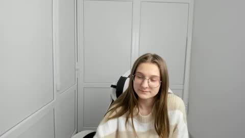 Amelie online show from March 27, 1:55 pm