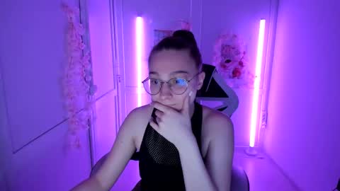 Amelie online show from May 22, 9:04 am