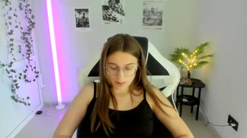 Amelie online show from July 22, 1:25 pm