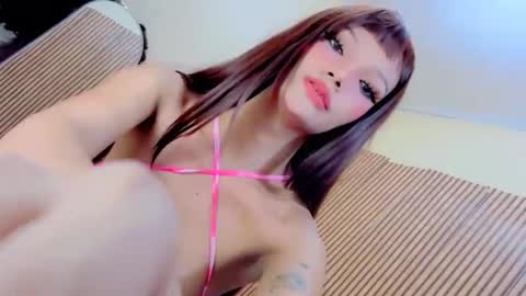 Snapshot of queen_avah chatting on December 4, 2:32 am Avah online show from December 4, 2:32 am