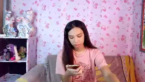 Snapshot of queen_gia chatting on June 26, 6:18 am queen_gia online show from June 26, 6:18 am