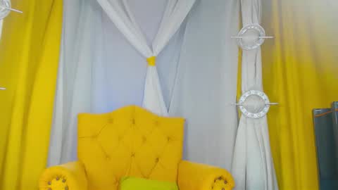 Snapshot of queen_goddess01 chatting on March 3, 8:59 pm queen online show from March 3, 8:59 pm