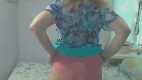 Snapshot of queen_jane8 chatting on May 28, 9:06 am queen_jane8 online show from May 28, 9:06 am