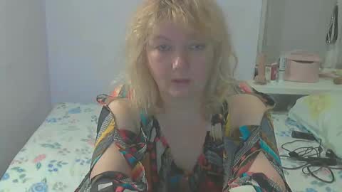 Snapshot of queen_jane8 chatting on June 1, 5:03 pm queen_jane8 online show from June 1, 5:03 pm