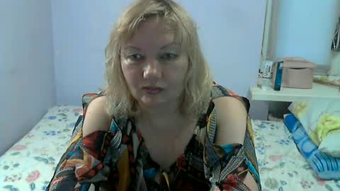Snapshot of queen_jane8 chatting on June 12, 10:25 am queen_jane8 online show from June 12, 10:25 am