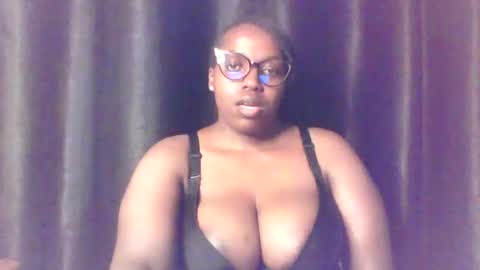 Snapshot of queen_melanine chatting on June 3, 2:33 pm QUEEN online show from June 3, 2:33 pm