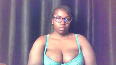 Snapshot of queen_melanine chatting on June 5, 6:52 am QUEEN online show from June 5, 6:52 am