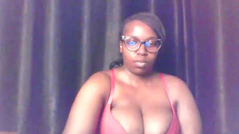 Snapshot of queen_melanine chatting on June 8, 3:56 pm QUEEN online show from June 8, 3:56 pm