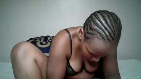 Snapshot of queen_pretty11 chatting on May 12, 10:07 pm queen_pretty11 online show from May 12, 10:07 pm