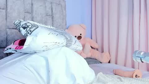 queen_yully online show from July 15, 6:24 pm