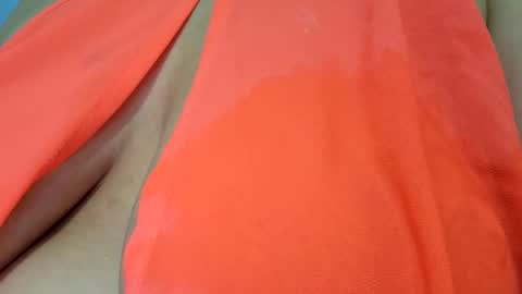 Snapshot of queenbea1369 chatting on December 17, 3:17 am queenbea1369 online show from December 17, 3:17 am