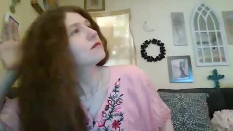 queencrimsonlvx online show from April 18, 7:58 pm