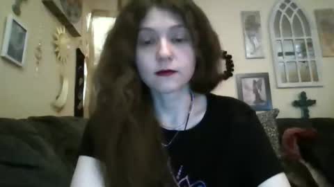 queencrimsonlvx online show from April 26, 2:42 am