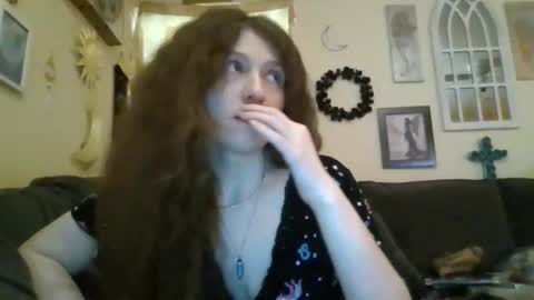 queencrimsonlvx online show from May 20, 8:31 am