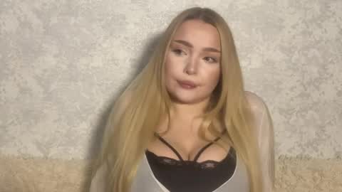 Snapshot of queenkat33 chatting on June 8, 9:59 pm queenkat33 online show from June 8, 9:59 pm