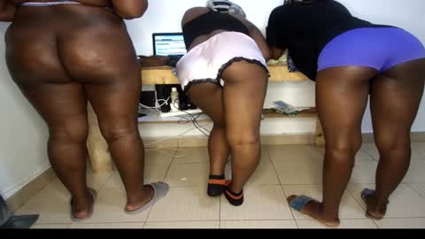 Nina online show from March 22, 3:26 pm