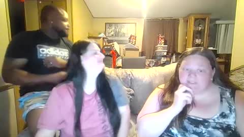 Queen N King Fun Night online show from July 13, 7:55 am