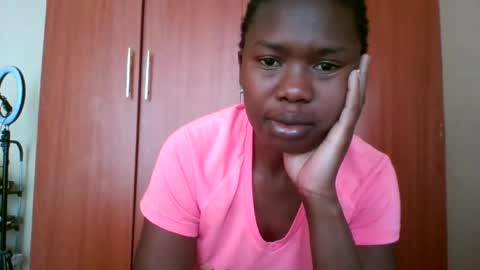 queenleona61 online show from July 2, 9:26 am