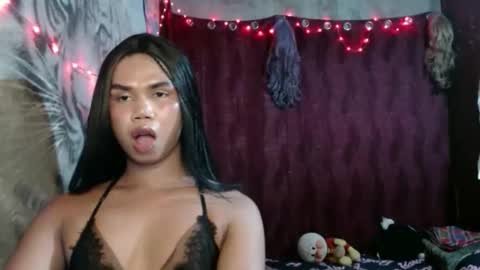 queenpinayebony_xx online show from May 16, 12:59 pm