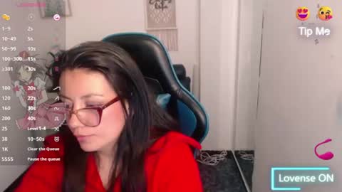 Snapshot of queenrose94 chatting on June 20, 5:16 pm queenrose94 online show from June 20, 5:16 pm