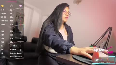 Snapshot of queenrose94 chatting on July 18, 12:31 pm queenrose94 online show from July 18, 12:31 pm
