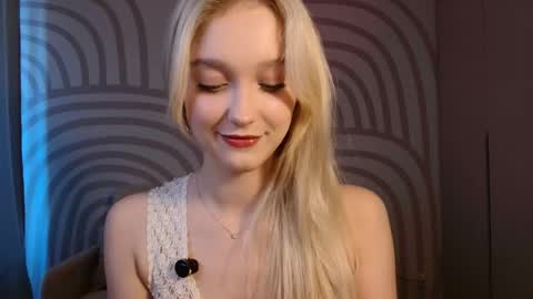 Serena XoXo online show from June 6, 11:26 am