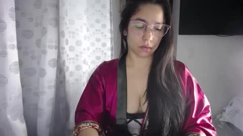 Snapshot of queenvictoria2023 chatting on November 19, 3:39 am Paola online show from November 19, 3:39 am