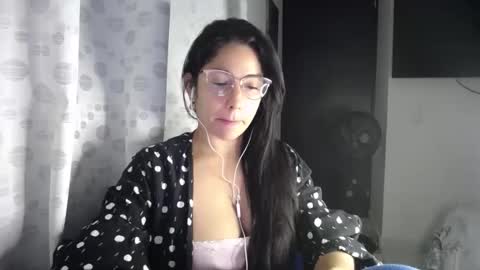Snapshot of queenvictoria2023 chatting on May 13, 5:05 am Paola online show from May 13, 5:05 am