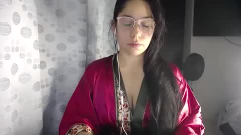 Snapshot of queenvictoria2023 chatting on May 14, 3:35 am Paola online show from May 14, 3:35 am