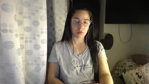 Snapshot of queenvictoria2023 chatting on May 26, 3:24 am Paola online show from May 26, 3:24 am