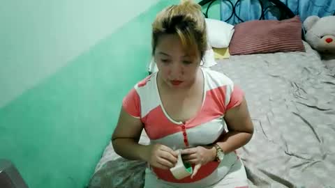 Snapshot of quelly40 chatting on March 3, 11:16 am quelly40 online show from March 3, 11:16 am