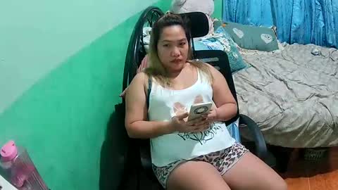 Snapshot of quelly40 chatting on April 24, 1:35 pm quelly40 online show from April 24, 1:35 pm