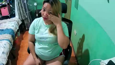Snapshot of quelly40 chatting on May 20, 12:55 pm quelly40 online show from May 20, 12:55 pm