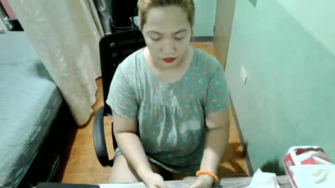Snapshot of quelly40 chatting on June 16, 6:32 pm quelly40 online show from June 16, 6:32 pm