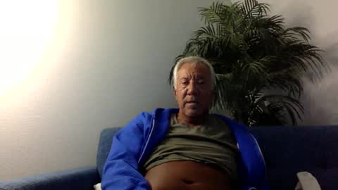 Snapshot of quest_one chatting on January 5, 2:49 am Jim online show from January 5, 2:49 am