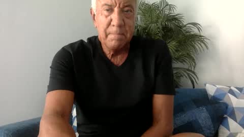 Snapshot of quest_one chatting on January 25, 9:35 pm Jim online show from January 25, 9:35 pm