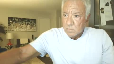 Snapshot of quest_one chatting on October 2, 2:18 am Jim online show from October 2, 2:18 am