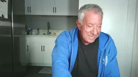 Snapshot of quest_one chatting on October 19, 1:06 am Jim online show from October 19, 1:06 am